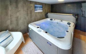 Beach Front Home In Ploudalmézeau With Wifi