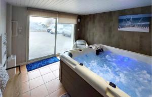 Awesome Home In Ploudalmézeau With Wifi