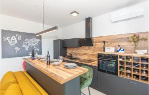 1 Bedroom Nice Apartment In Jezera