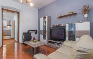 3 Bedroom Cozy Home In Trget 