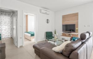 4 Bedroom Amazing Apartment In