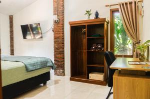 Omah Ralin Family Homestay with Spacious Joglo House