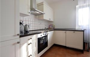 6 Bedroom Nice Home In Babici 