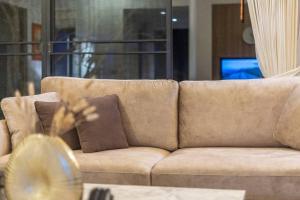 High End Imported Furniture Loch Palm Golf Course V145