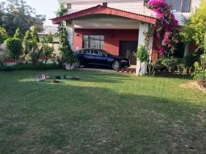 Villa with tropical garden - Nohan