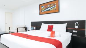 RedDoorz Plus at Evangelista Street Makati