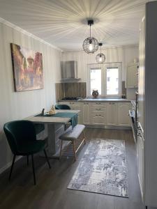 Luxury Apartment with FREE PARKING