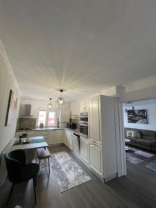 Luxury Apartment with FREE PARKING