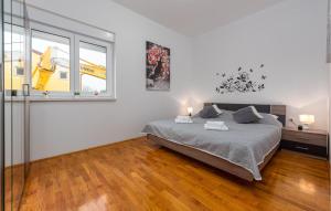 2 Bedroom Cozy Apartment In Privlaka