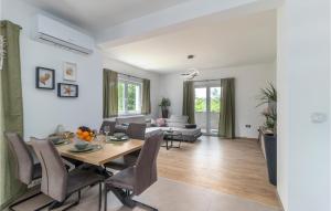 4 Bedroom Stunning Home In Lopar