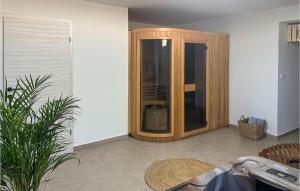 4 Bedroom Stunning Home In Lopar 