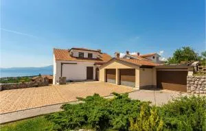 2 Bedroom Stunning Apartment In Rijeka - Lukeži