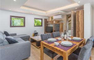 2 Bedroom Stunning Apartment In Rijeka 