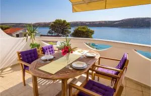 Stunning Apartment In Stara Novalja - Kaštel