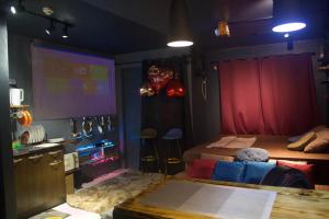 EL MEIR STAYCATION SMART CINEMA CABIN BESIDE ENCHANTED KiNGDOM
