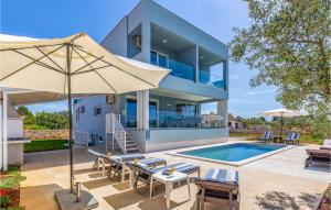 4 Bedroom Awesome Home In Fazana 