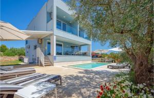 4 Bedroom Awesome Home In Fazana