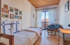 3 Bedroom Nice Apartment In Fazana 