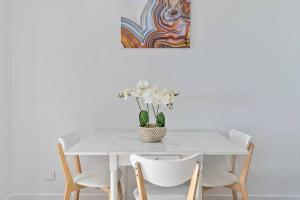 "The Palm" in the heart of CBD