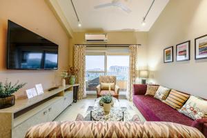 Alaya Stays 3 BHK Apartment with Pool - Veera Marina