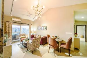 Alaya Stays 3 BHK Apartment with Pool - Veera Marina