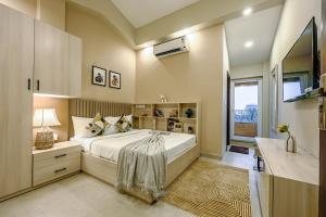 Alaya Stays 3 BHK Apartment with Pool - Veera Marina
