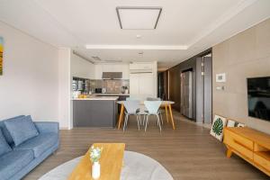10 minutes from the airport, central Jeju Nohyeong-dong, 3 rooms, 4 doule beds, 2 bathrooms