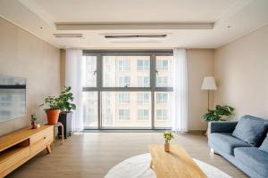 10 minutes from the airport, central Jeju Nohyeong-dong, 3 rooms, 4 doule beds, 2 bathrooms