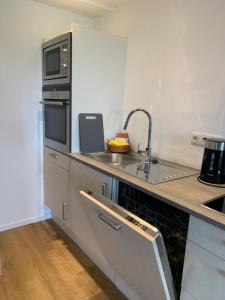 Für Gruppen und Familien - Modern und Fachwerk - Wohnung auf einer Etage mit 5 Schlafzimmern, 2 Bädern, Wohnzimmer, Parkplätzen