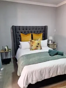 The Guestroom - Orangia