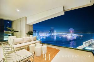 LUX The ULTRA Luxury Palm Dubai Eye View Suite