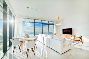 LUX The ULTRA Luxury Palm Dubai Eye View Suite