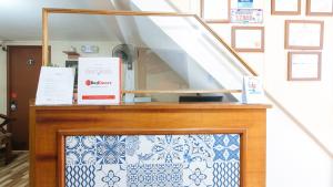 RedDoorz near PNR Espana Station