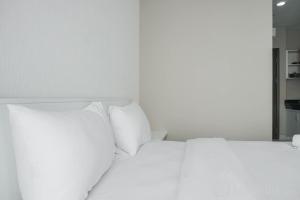 Modern and Comfort Studio at Ciputra International Apartment By Travelio