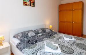 Beach Front Apartment In Pula With Wifi