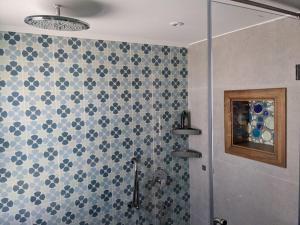 Modern Beachfront 1BR Loft with Garden in Somabay