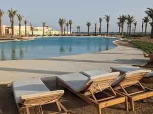 Modern Beachfront 1BR Loft with Garden in Somabay