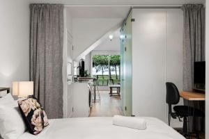 Lakefront Suite Studio Killarney Vale