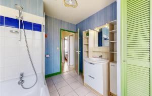 Maisons de vacances Beautiful Home In Royan With Wifi : Maison de Vacances 3 Chambres 