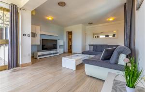 4 Bedroom Beautiful Home In Pula 
