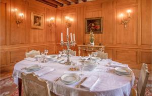 Stunning Home In Fontaine Guérin