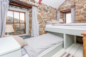 Whitebreakers Beach Cottage Sea-views Garden