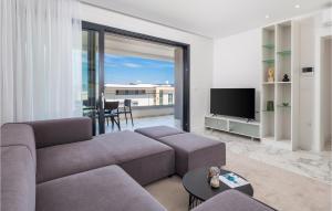 2 Bedroom Nice Apartment In Malinska 