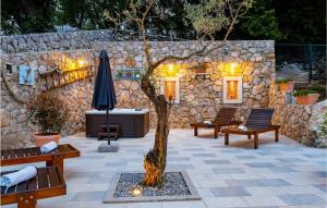 Nice Home In Cres With Wifi 