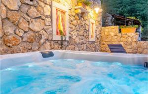 Nice Home In Cres With Wifi 