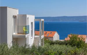 Beautiful Home In Bol With Wifi