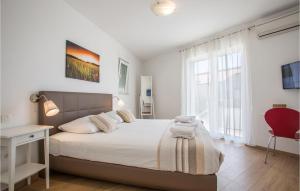 Beautiful Home In Bol With Wifi