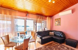 Gorgeous Apartment In Prizba With Wifi