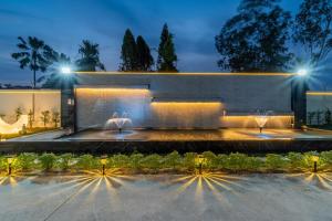 T M L-Hidden Manor Pool villa-6 bedrooms-Luxury KTV & Billiards - Private Party Paradise