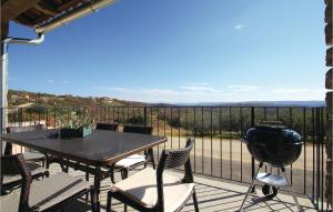 Awesome Home In Baredine With Wifi 
